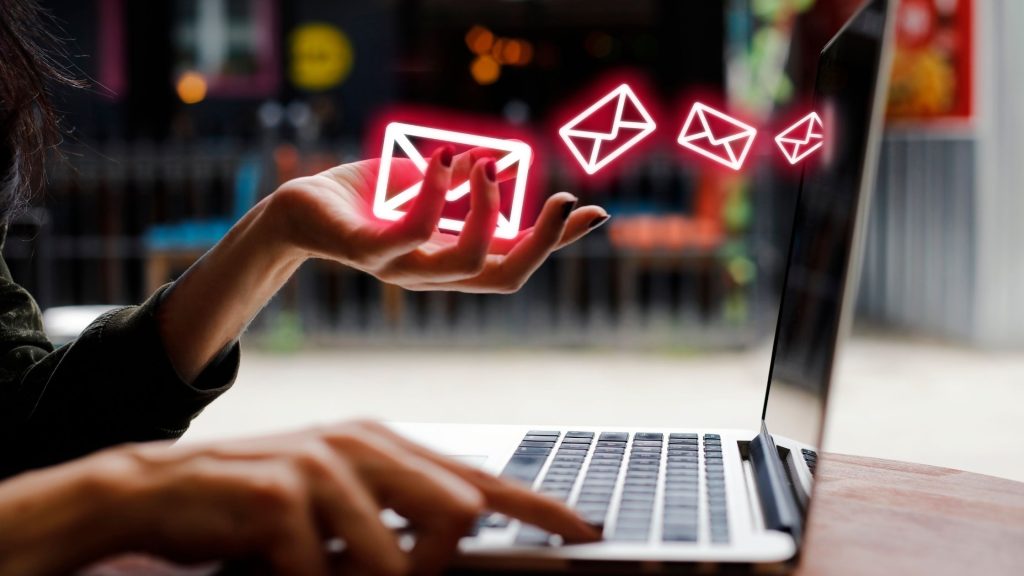 email vs push notification